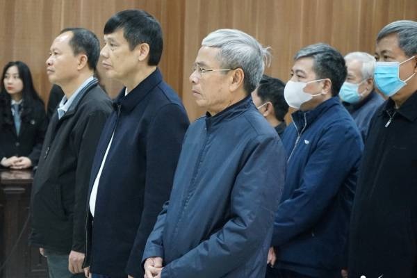 Cuu Bi thu Thanh Hoa Trinh Van Chien linh an 30 thang tu treo hinh anh