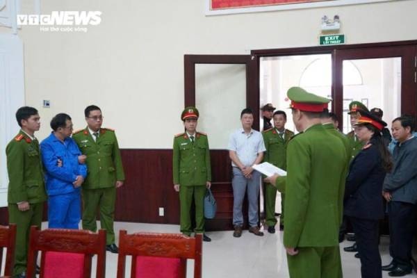 Giam doc,  Dai hoc Hue,  Le Anh Phuong anh 2