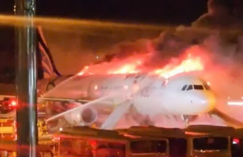 May bay Air Busan boc chay o Han Quoc hinh anh