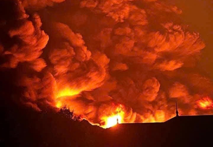 Lua chay cuon cuon dem giao thua tai cong ty giay o Thanh Hoa hinh anh