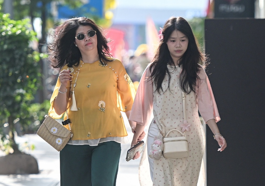 TP.HCM van con se lanh, bat dau nang nong tren 35 do trong thang 2 hinh anh