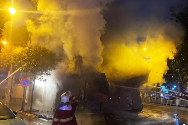 Chay gara oto o Ha Noi hinh anh