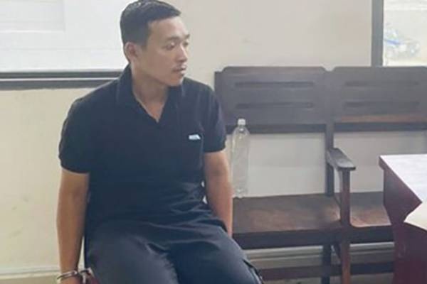 Bao ve chung cu lay oto BMW cua cu dan dem di cam co lay tien danh bac hinh anh