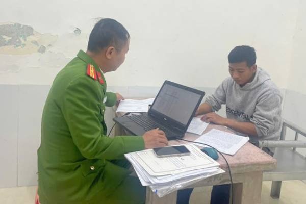 Dong gia benh nhan de hanh nghe trom cap tai benh vien hinh anh