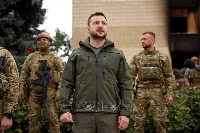 Tong thong Ukraine ky luat dieu quan toi quoc gia khac hinh anh