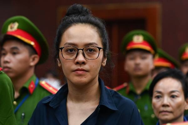 Truong Hue Van: 'Bi cao pham toi vi moi vao nghe, con non tre' hinh anh