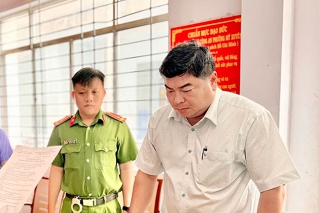 De nghi truy to nhom cuu can bo TP Long Xuyen hinh anh