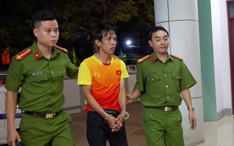 Bat giu ga cha duong bao hanh khien con rieng cua vo tu vong hinh anh