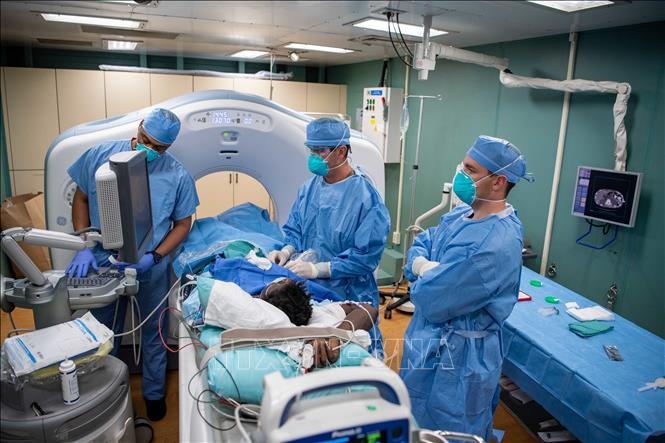 My cat giam 10.000 viec lam trong nganh y te hinh anh