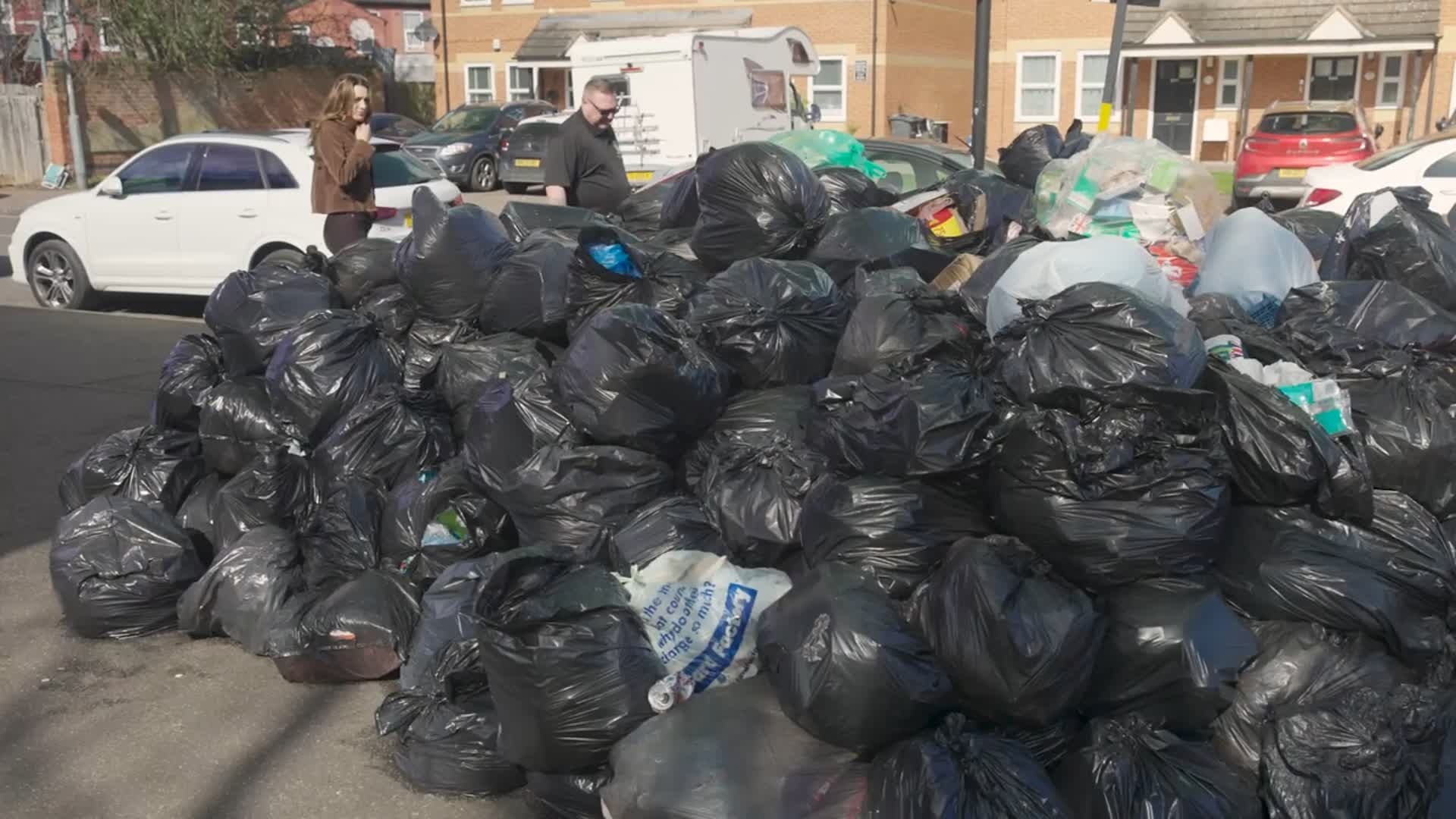 Chuot, gioi day duong, rac chat cao 2 met, mui hoi bao trum Birmingham hinh anh