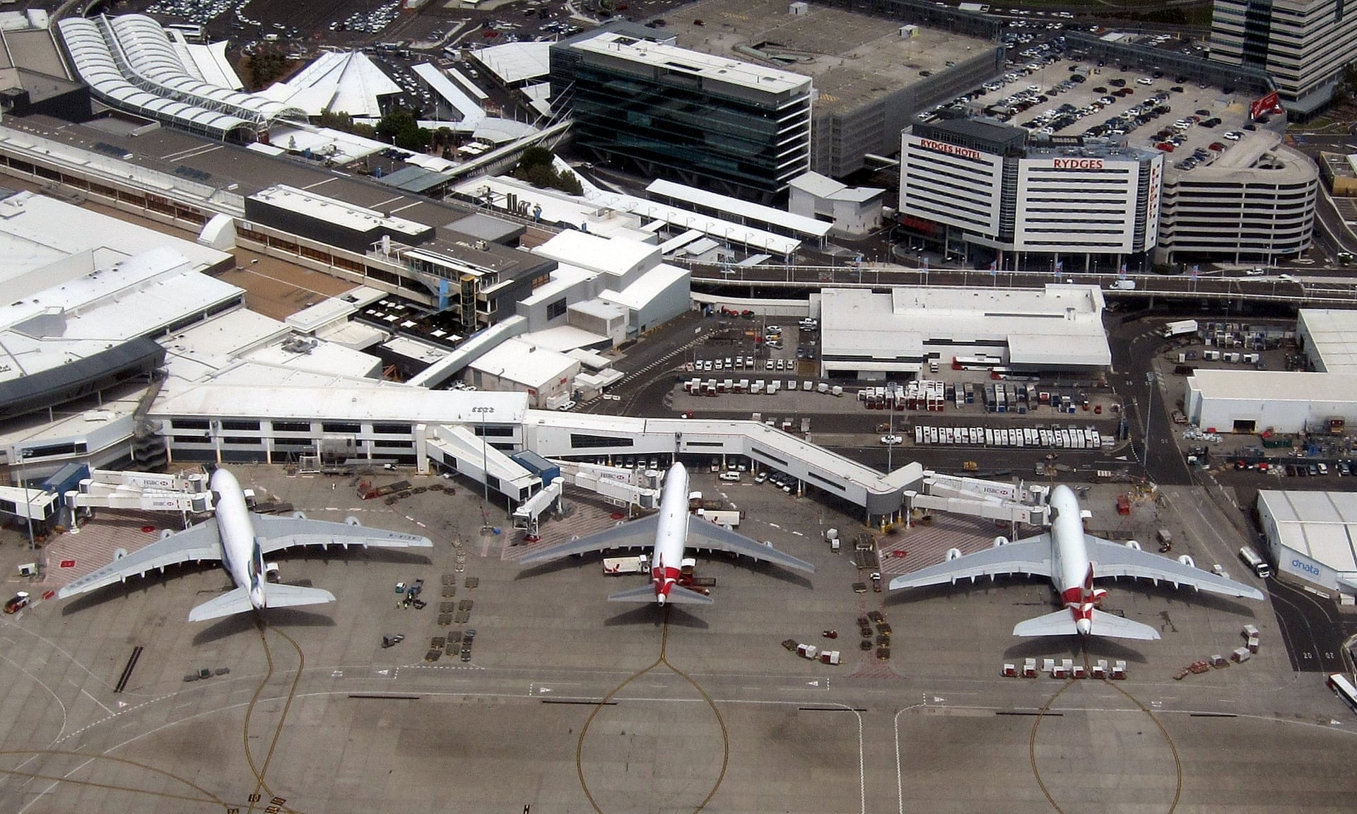 Nguy co ngoi tu 10 nam vi co mo cua may bay tren khong hinh anh