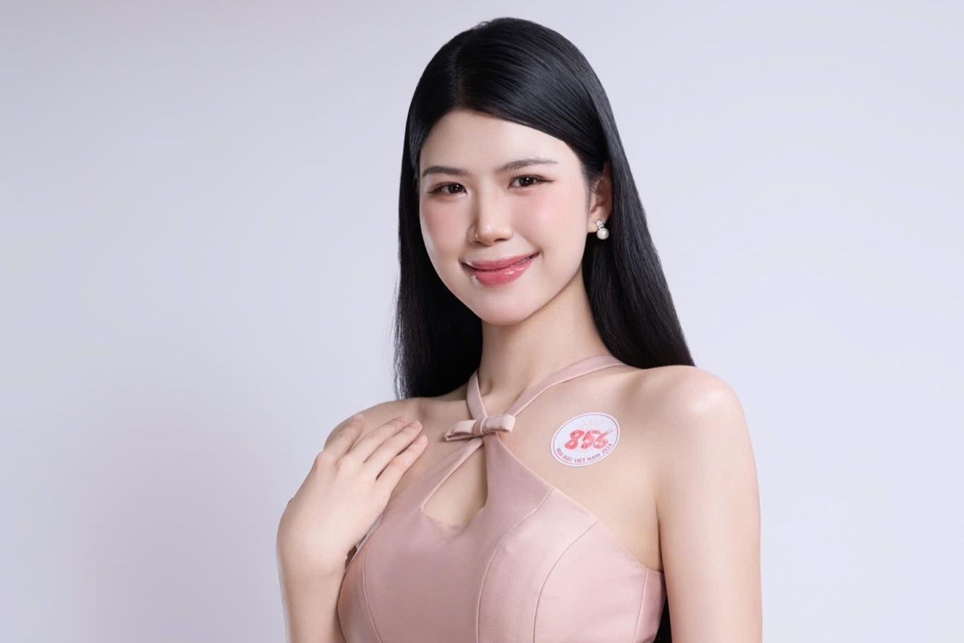 Loat thanh tich an tuong cua a khoi cao 1,73 m o Hoa hau Viet Nam hinh anh