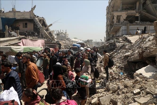 Quan doi Israel day manh tan cong tren bo tai Gaza hinh anh