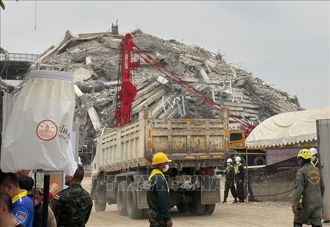 Khong phat hien them dau hieu cua su song tai toa nha bi sap o Bangkok hinh anh