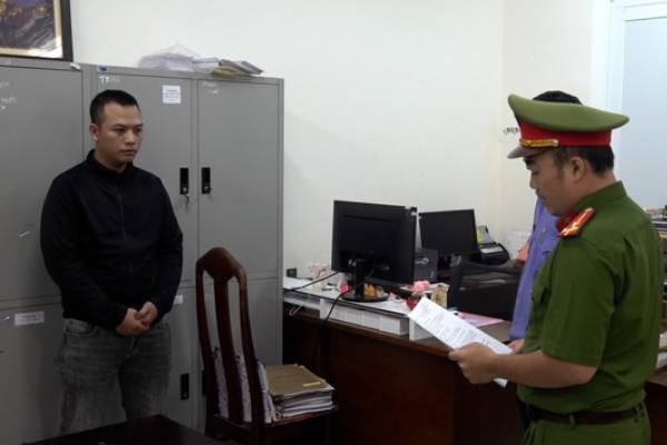 Khoi to tai xe hat vang CSGT roi bo chay hinh anh
