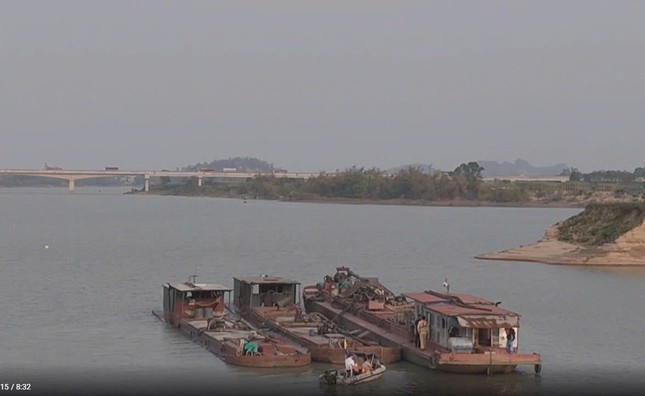 Gan 300 canh sat tap kich mo cat trai phep cua Cong ty Thien An Phat hinh anh