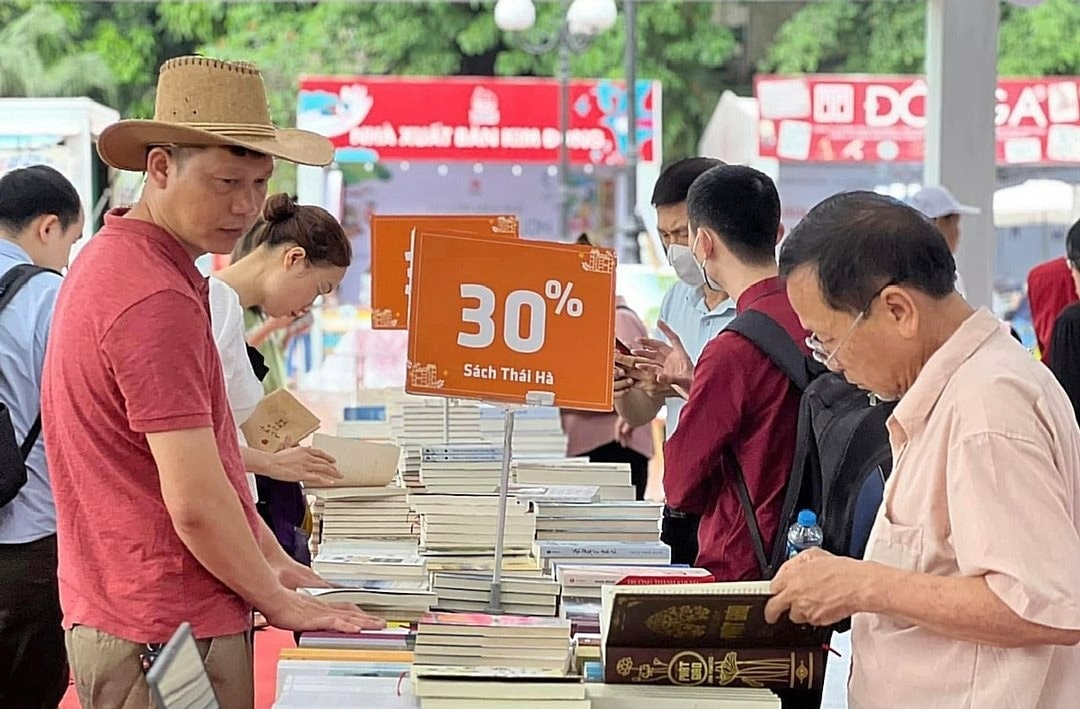 Ha Noi: To chuc phong phu hoat dong Ngay Sach va Van hoa doc Viet Nam hinh anh