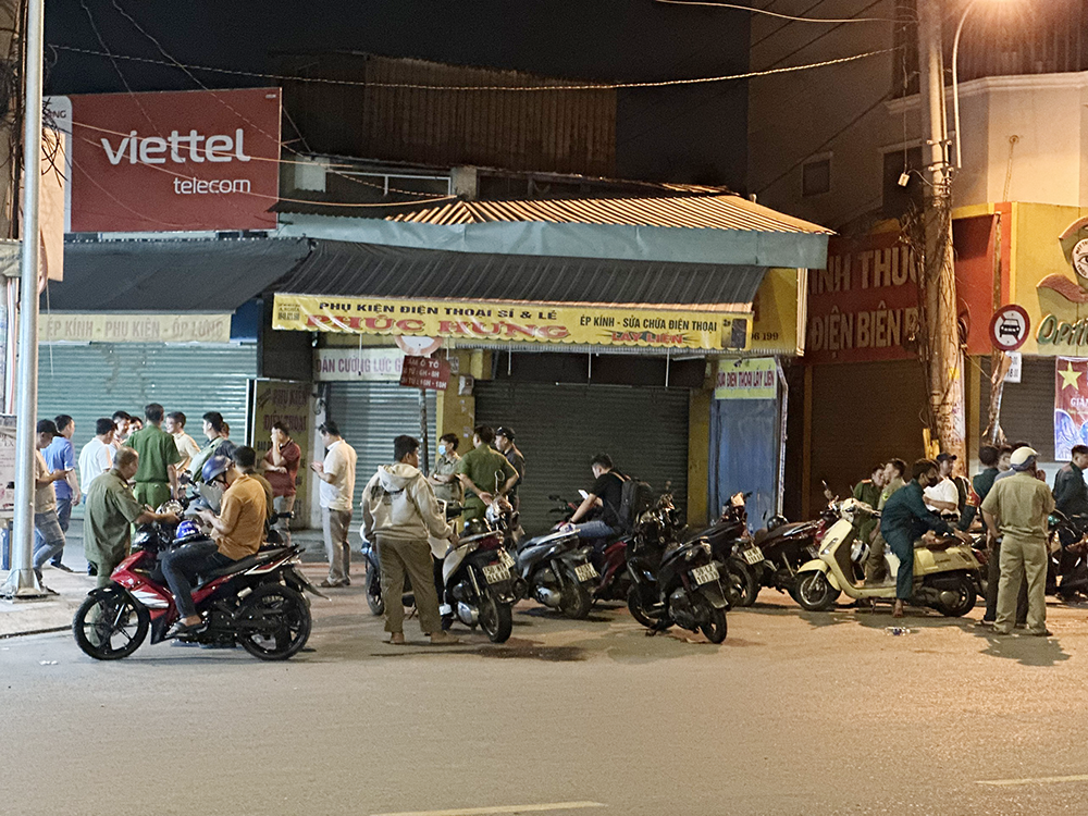 Dam tu vong nguoi dan ong di Vespa, nghi pham da ra dau thu hinh anh