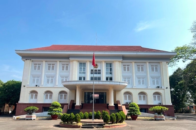 Thu hoi quyet dinh tuyen dung 61 giao vien do vi pham chi dao cua TW hinh anh