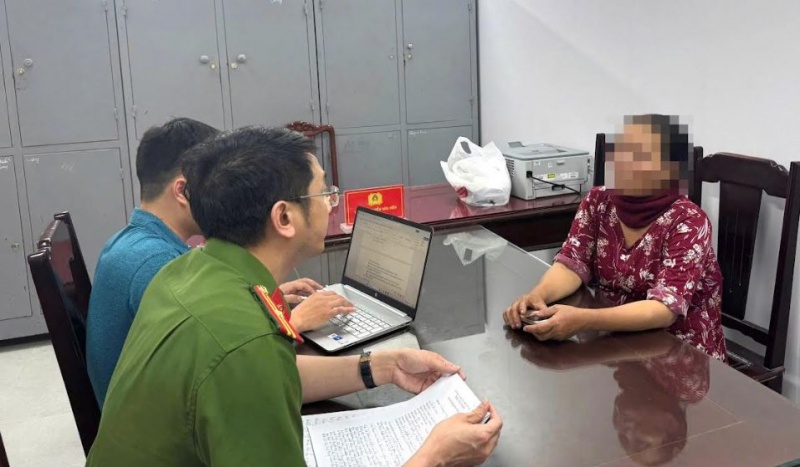 Dung hien truong gia,  Trom ket sat anh 1