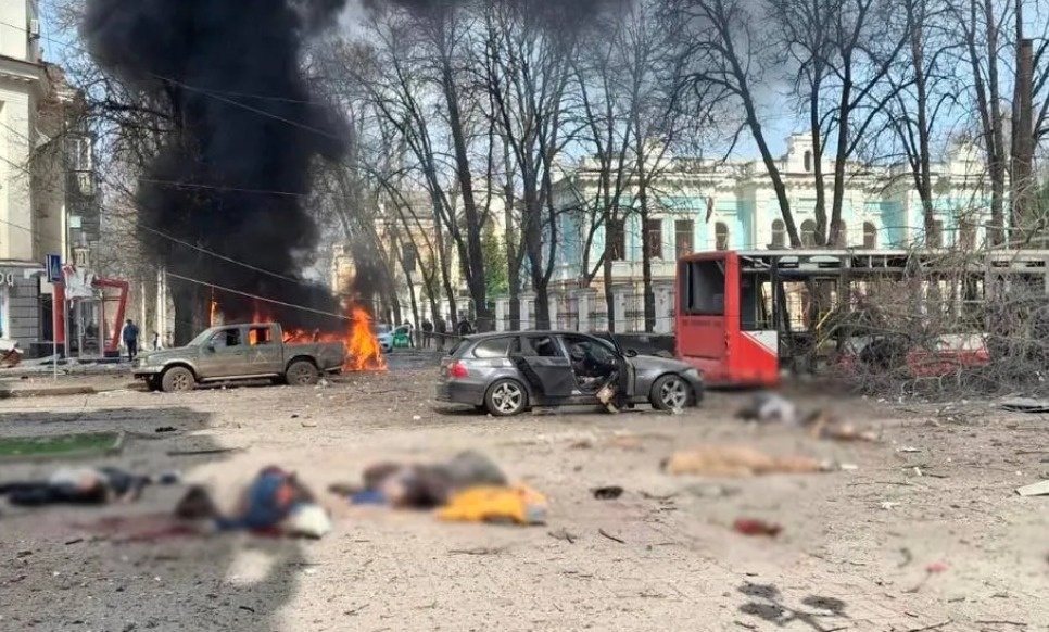 Nga tan cong thanh pho Sumy cua Ukraine, it nhat 31 nguoi chet hinh anh