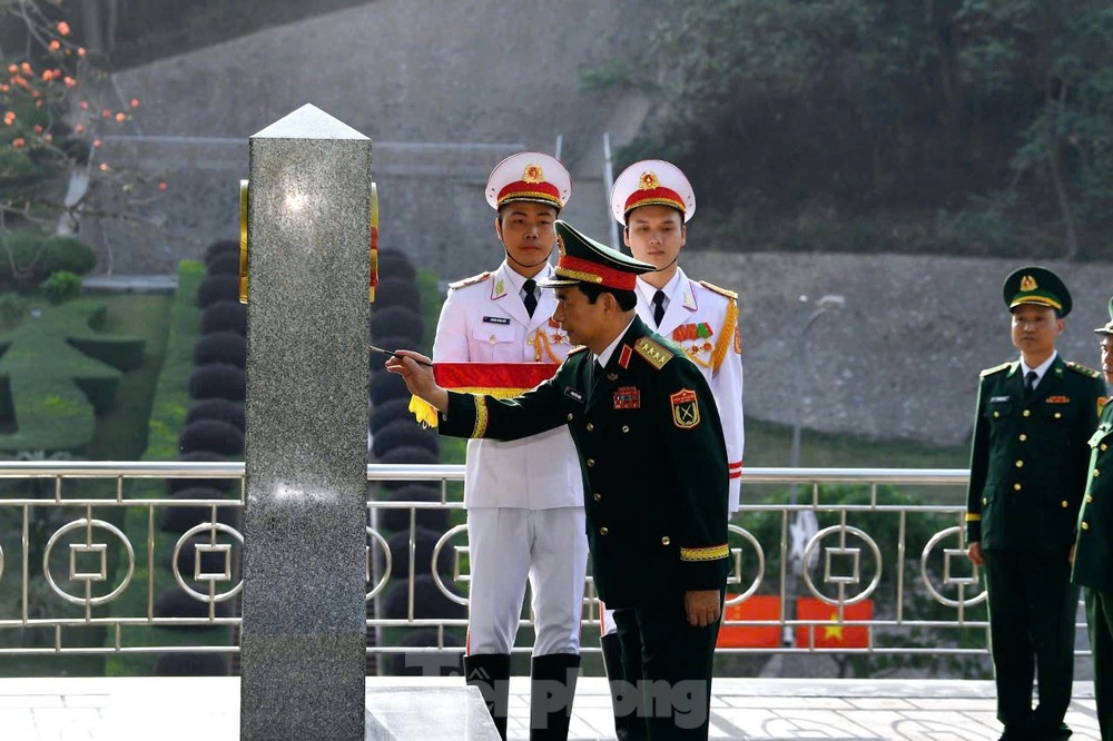 Phan Van Giang Quoc phong anh 3