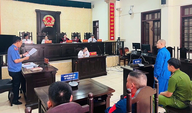 25 kg ma tuy,  Thu san sung,  Nap 7 vien dan anh 1