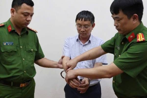 Bat pho giam doc TT kiem dinh cap khong chung nhan an toan thang may hinh anh