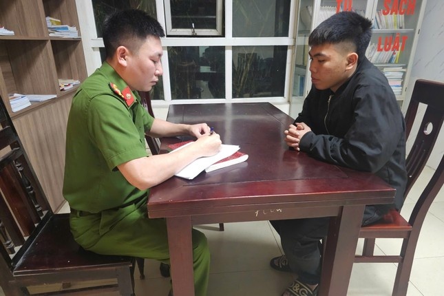 Doi tuong mang sung,  kiem,  Ruot duoi tren pho anh 2