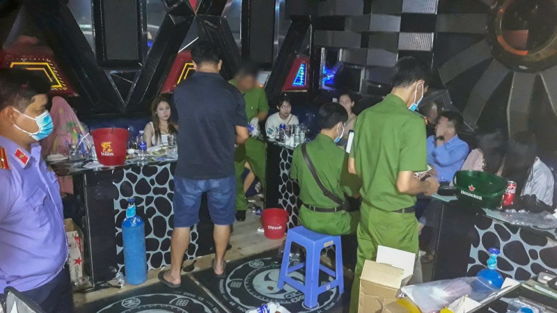 Dot kich karaoke Olala, phat hien 19 nam nu duong tinh voi ma tuy hinh anh