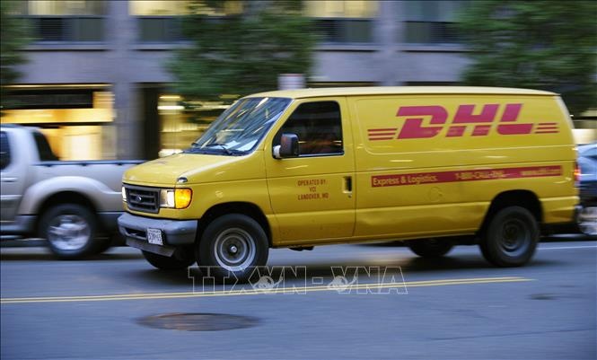DHL tam dung chuyen hang toan cau tren 800 USD cho nguoi tieu dung My hinh anh