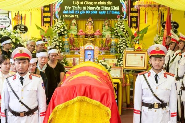 'Phong bi mung cuoi thanh phung vieng tien biet' hinh anh