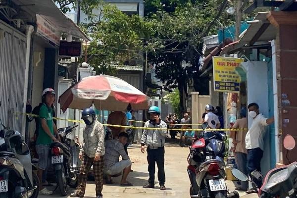 Mot nguoi tu vong khi do nha o TP.HCM, canh sat phong toa hien truong hinh anh
