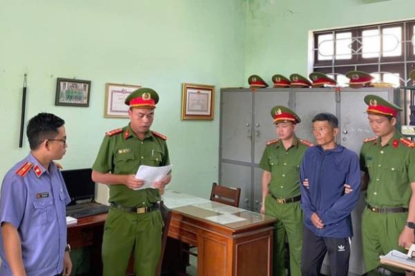 Bat them doi tuong trong duong day ca do bong da o Hoi An hinh anh