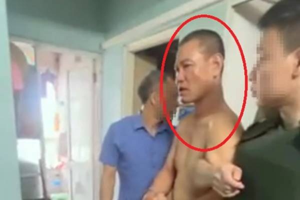 Doi tuong dung dao dam nguoi khac roi co thu trong chung cu o Ha Noi hinh anh