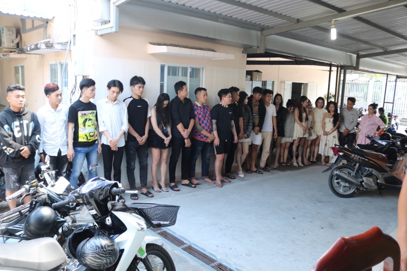 Duong tinh ma tuy,  Tiec sinh nhat anh 1