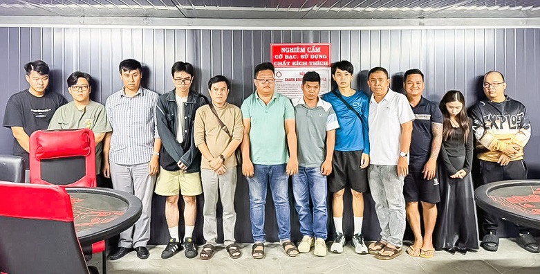 van bai Poker,  Can Tho anh 2
