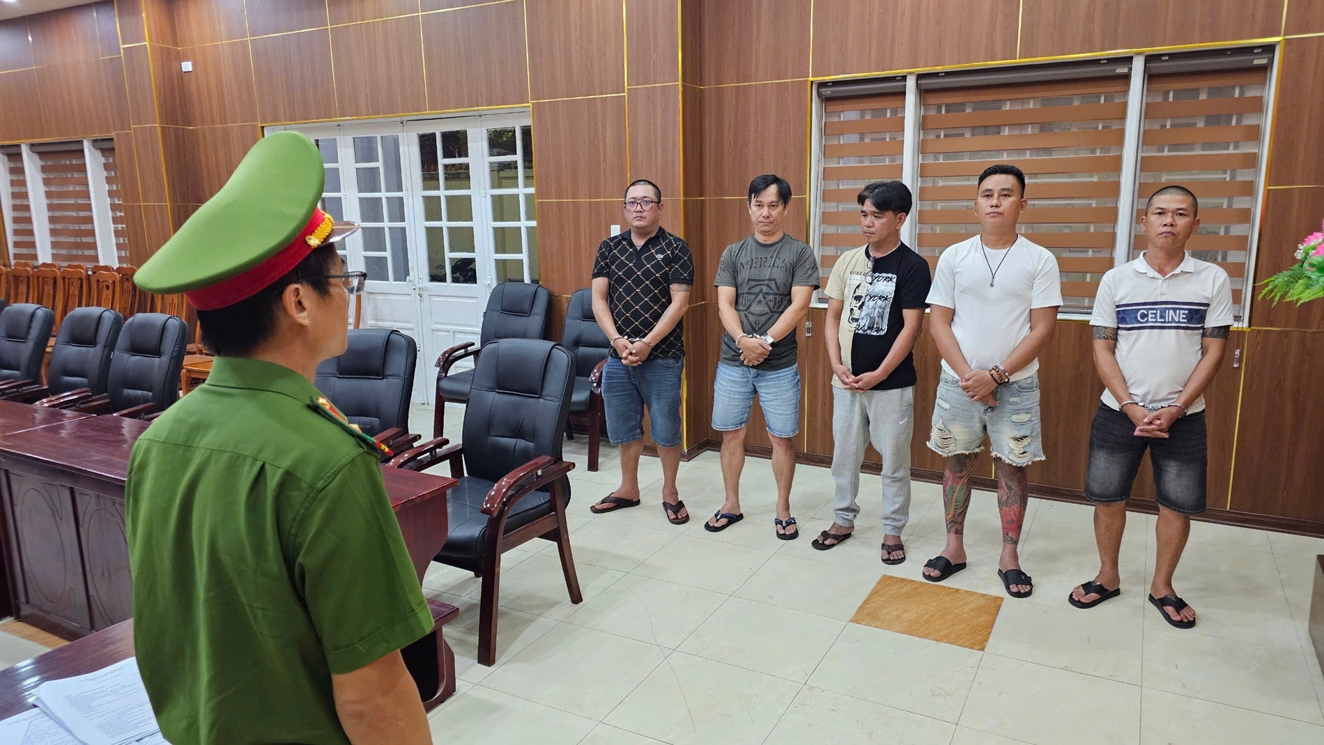 Đường dây đánh bạc,  Hơn 100 tỷ đồng ảnh 1 Duong day danh bac,  Hon 100 ty dong anh 1