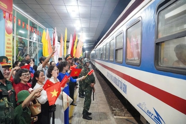 Chia tay cac doan dieu binh ve don vi hinh anh