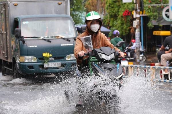 Du bao thoi tiet 26/4: Nam Bo mua to, mien Bac sap them khong khi lanh hinh anh