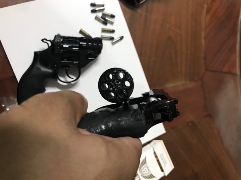 Cong an Vinh Long lam ro thu pham vu no sung ban nguoi roi tu sat hinh anh