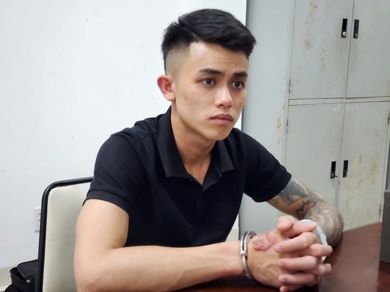 Kham xe doi tuong mua ban trai phep chat ma tuy, phat hien sung Rulo hinh anh