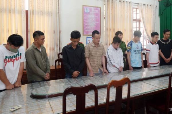 Khoi to chu quan karaoke, 2 nhan vien va 16 khach lien quan den ma tuy hinh anh