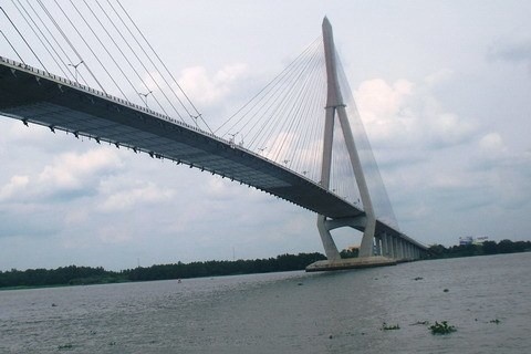 Chong chem vo roi 'mat tich', xe may duoc tim thay tren cau Can Tho hinh anh