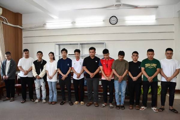 Bat 13 thanh nien chuyen hack tai khoan Facebook, thu loi gan 23 ty hinh anh