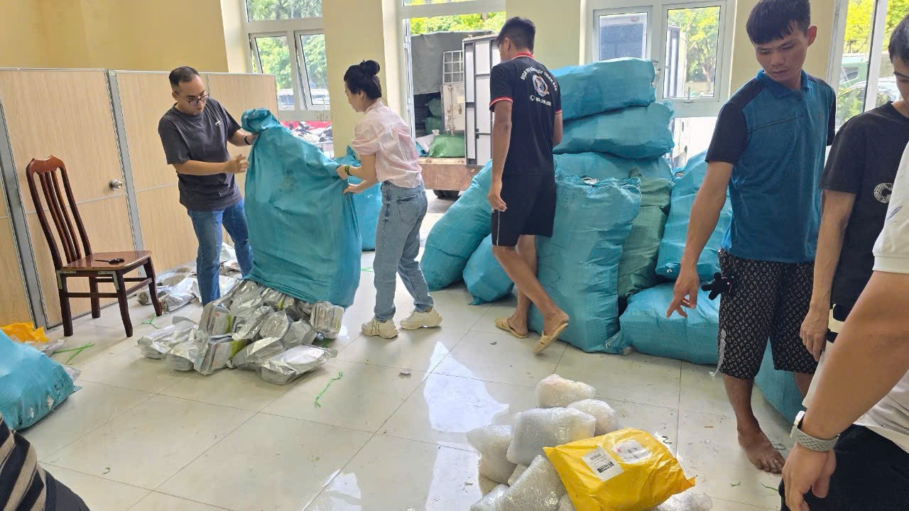 Duong day thuoc,  Ho tro sinh ly,  Thu loi 20 ty,  Khau Vai Leng,  Buu cuc Best Express,  Dai trang HG gia,  Nhan vien Best Express,  Cua hang Best Express,  Cong ty Best Express,  Nam duoc Mac Minh anh 1