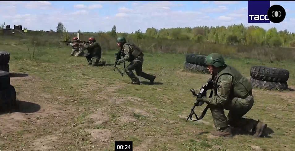 Xem video binh si Trieu Tien duoc huan luyen su dung vu khi tai Nga hinh anh