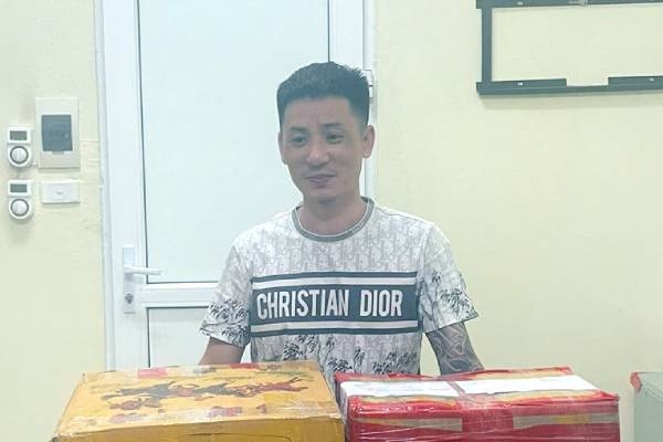 Van chuyen hon 4 kg ma tuy qua duong hang khong hinh anh