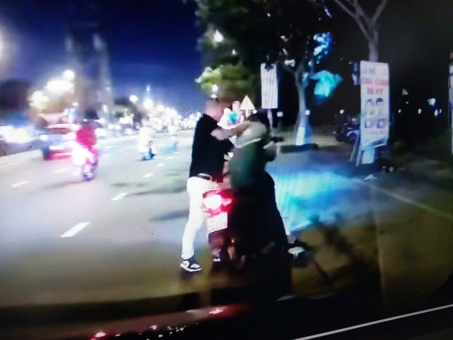 Hanh hung tai xe anh 1