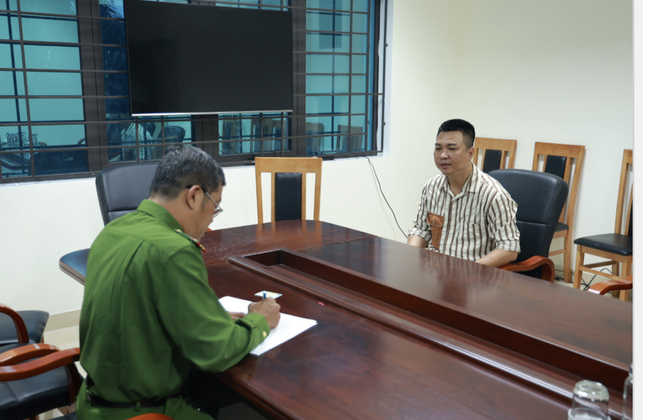 Cuong doat,  Lo go tien ty,  Ra dau thu anh 1